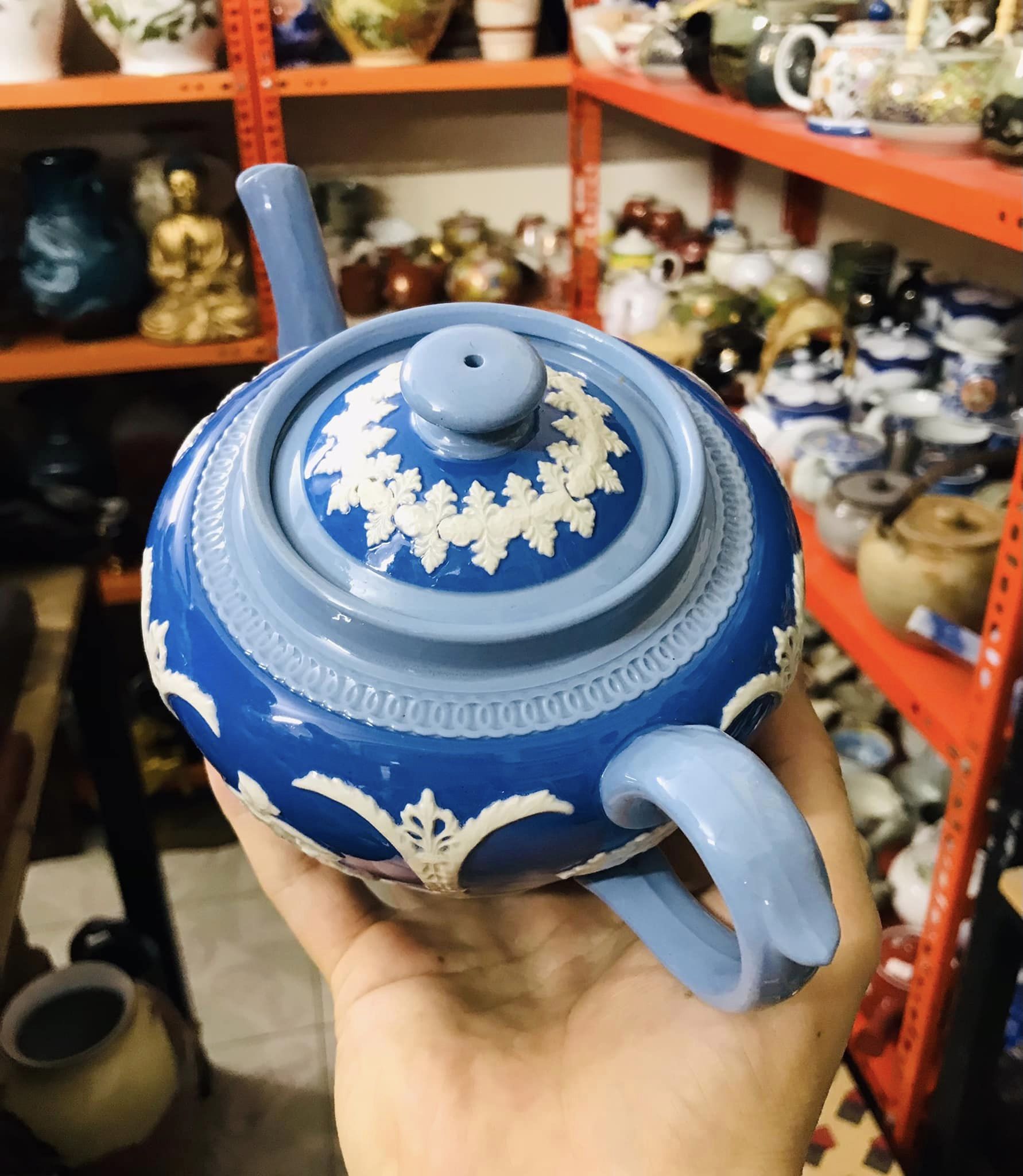 Ấm trà Anh Wedgwood hoa văn nổi 3D mới đẹp ạ Tiệm gốm TottoChan