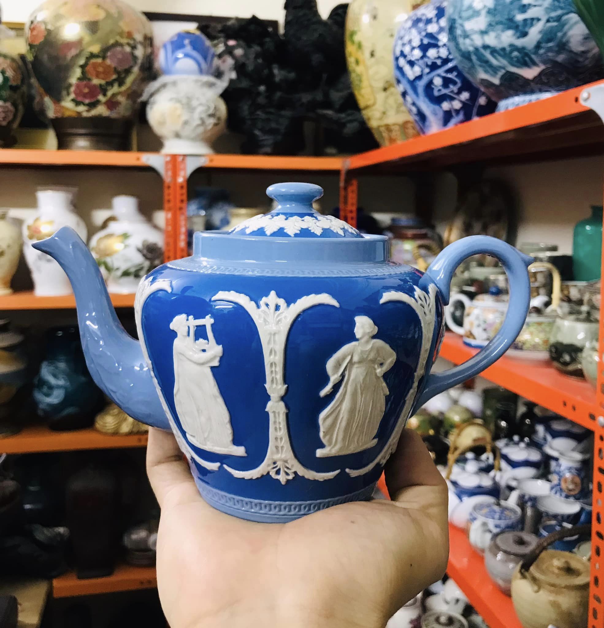 Ấm trà Anh Wedgwood hoa văn nổi 3D mới đẹp ạ Tiệm gốm TottoChan