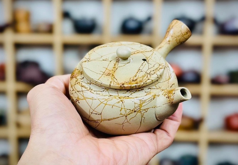 Ấm trà gốm Nhật Tokoname hoả biến quấn rong độc đáo