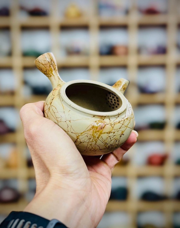 Ấm trà gốm Nhật Tokoname hoả biến quấn rong độc đáo