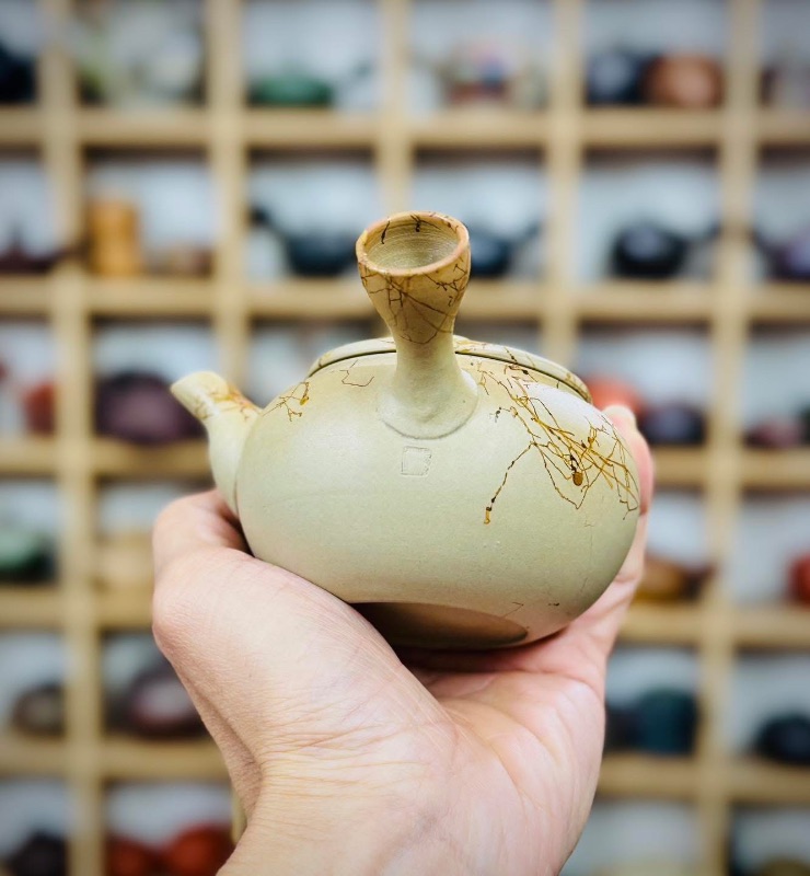 Ấm trà gốm Nhật Tokoname hoả biến quấn rong độc đáo