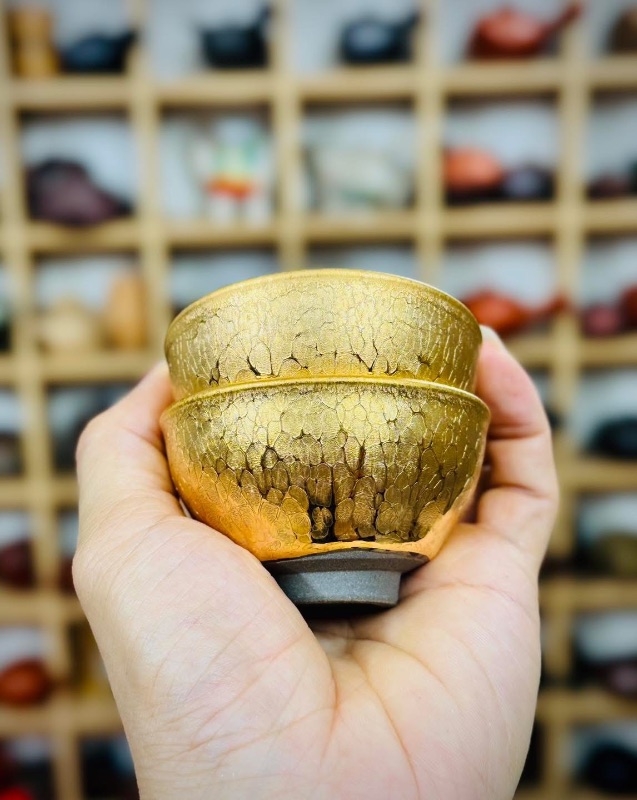 Ấm trà tử sa nạm vàng