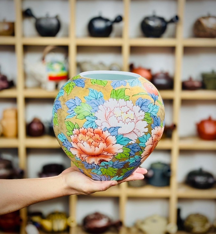 Bình Arita Kinsai full tứ diện vẽ hoa mẫu đơn