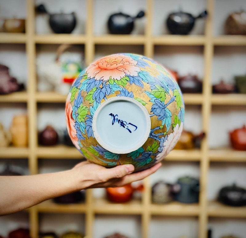 Bình Arita Kinsai full tứ diện vẽ hoa mẫu đơn