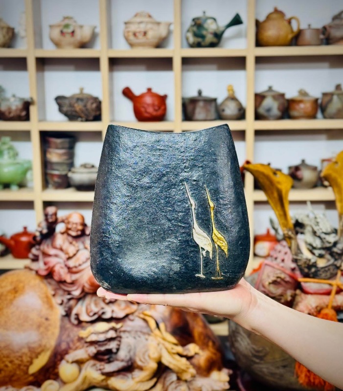 Bình đồng Nhật Bản dáng cắm hoa nghệ thuật cho các bác biểu diễn