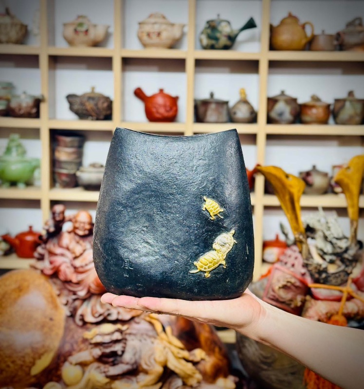 Bình đồng Nhật Bản dáng cắm hoa nghệ thuật cho các bác biểu diễn