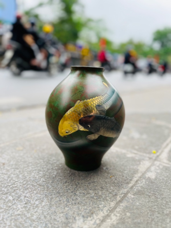 Bình đồng Nhật Bản khảm cá chép koi bạc vàng đẹp tinh tế