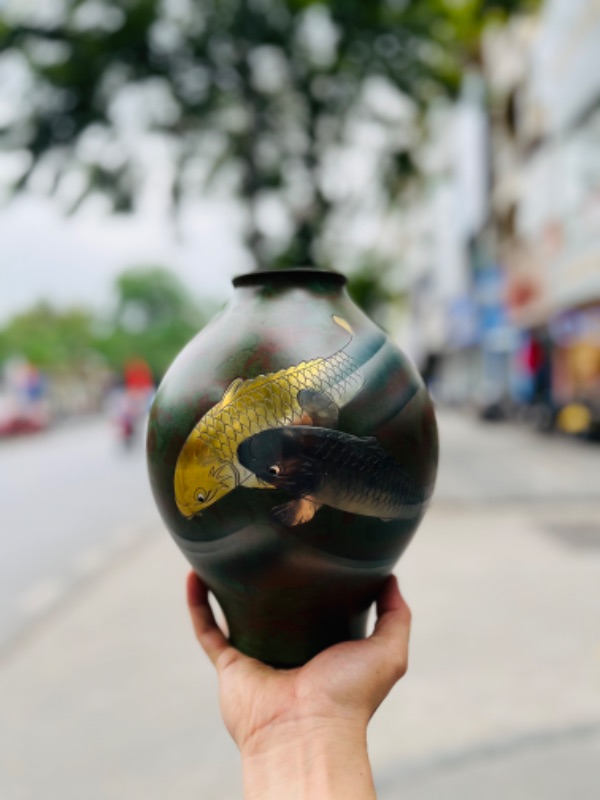 Bình đồng Nhật Bản khảm cá chép koi bạc vàng đẹp tinh tế