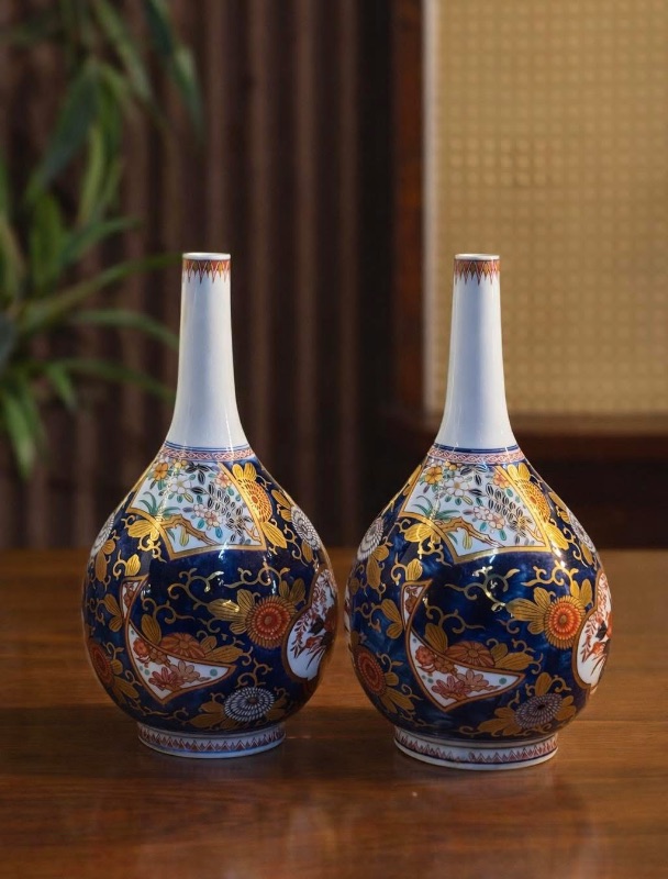 Cặp bình gốm Nhật hút lộc vẽ vàng Imari