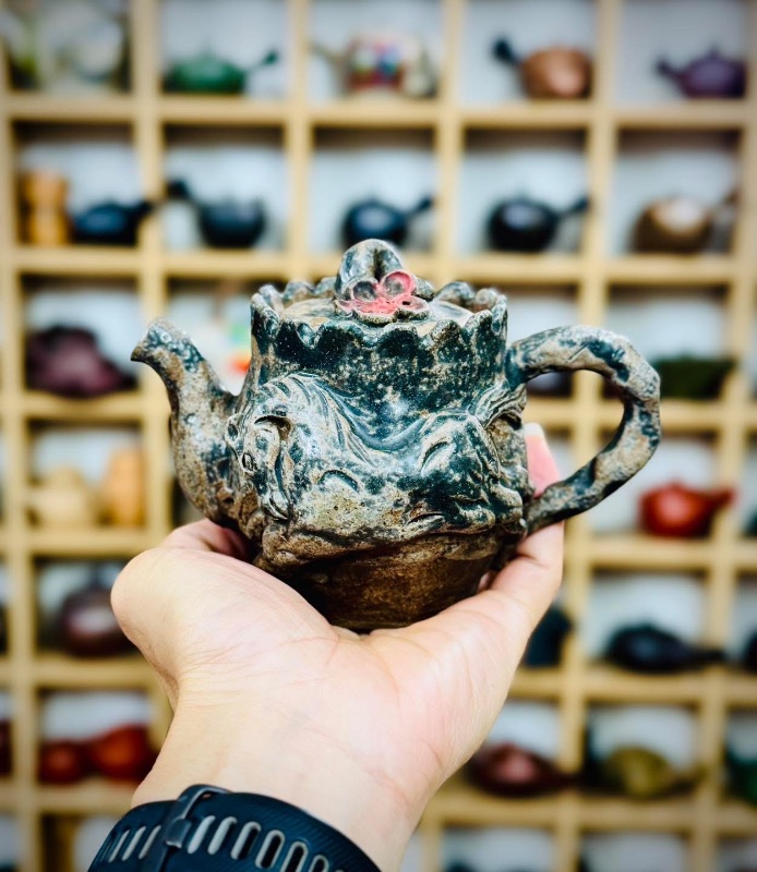 Chiếc ấm trà gốm Nhật Soma ngựa - Hoa anh đào nổi 3D cổ