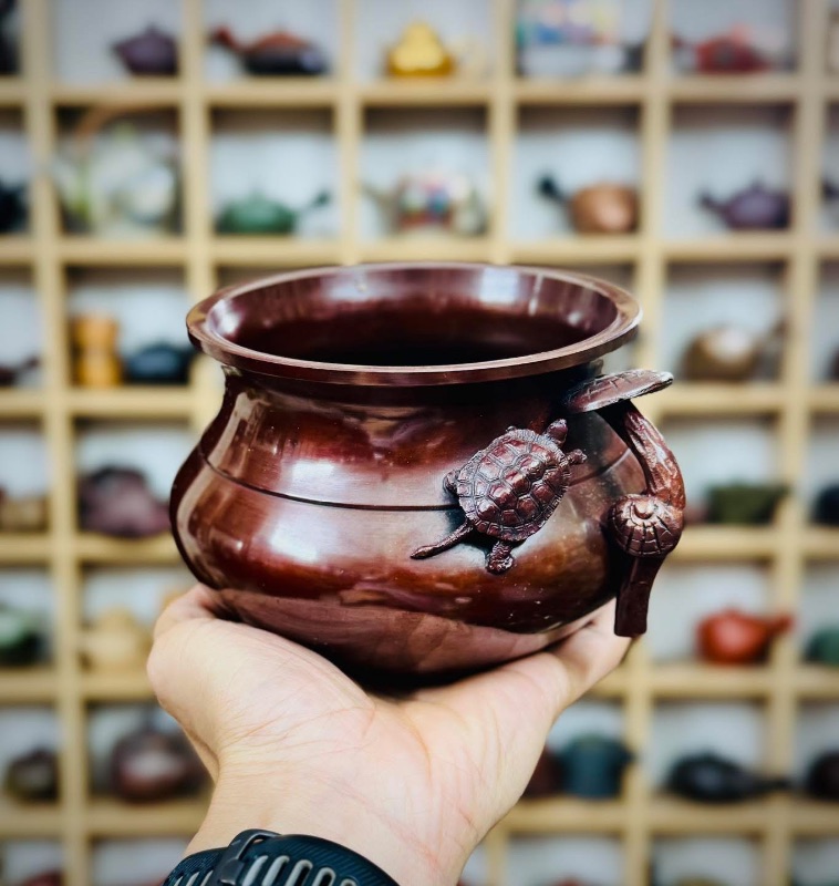Chiếc ang trà đồng Nhật - Tích rùa - linh chi biểu trưng cho sự trường thọ