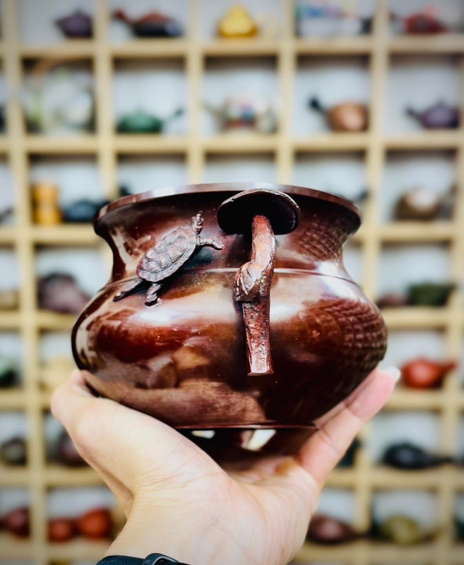 Chiếc ang trà đồng Nhật - Tích rùa - linh chi biểu trưng cho sự trường thọ