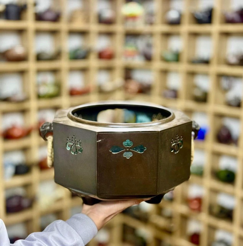 Lò đồng Nhật Bản Kamafuro dáng vât cạnh xưa hiếm