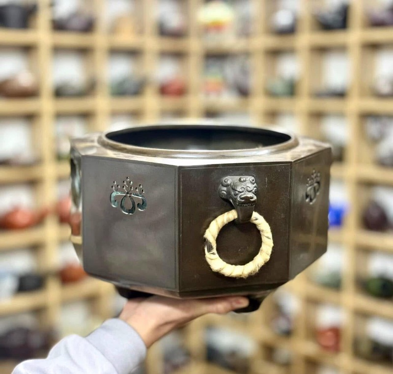 Lò đồng Nhật Bản Kamafuro dáng vât cạnh xưa hiếm