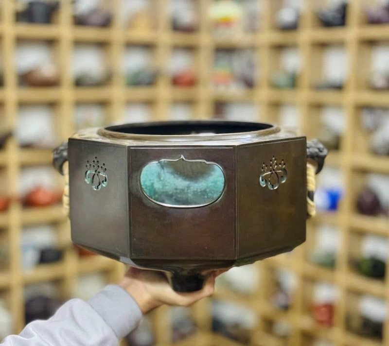 Lò đồng Nhật Bản Kamafuro dáng vât cạnh xưa hiếm