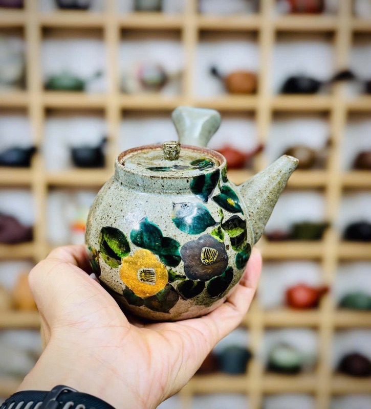 Ấm mộc Kutani Nhật Bản hiếm gặp vẽ hoa trà vàng - bạc