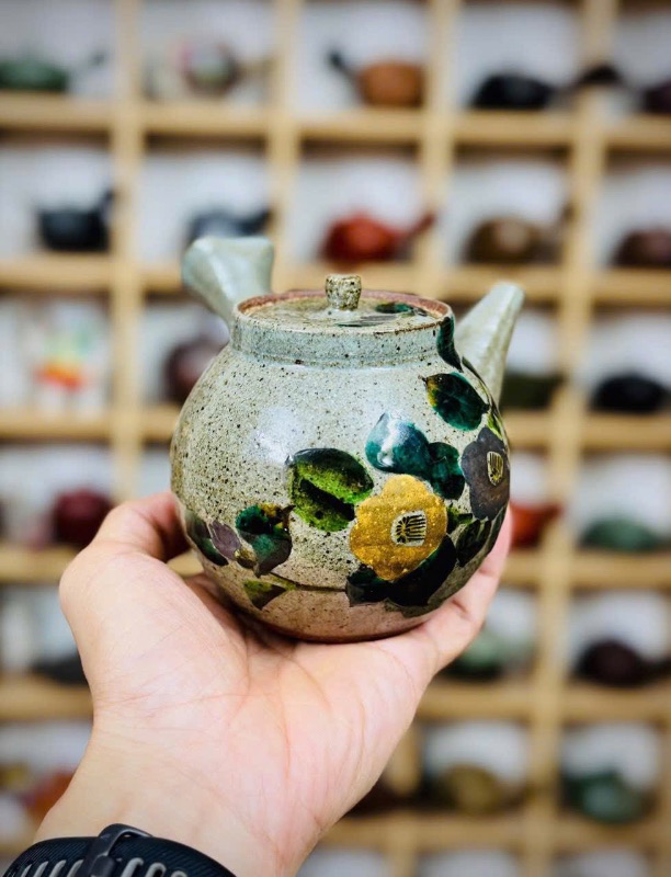 Ấm mộc Kutani Nhật Bản hiếm gặp vẽ hoa trà vàng - bạc