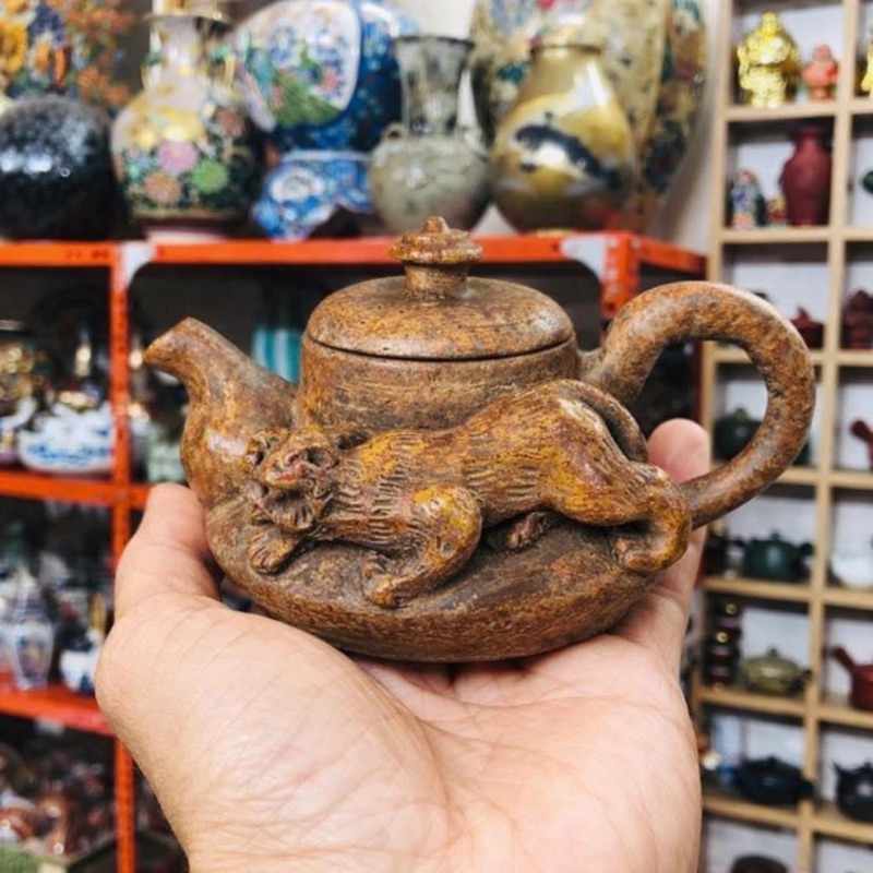 Ấm trà gốm Nhật cổ hoạ tiết hổ 3d độc đáo hiếm