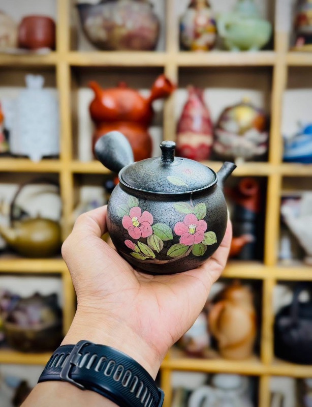 Ấm trà gốm Nhật Tokoname vẽ hoa trà lọc sase đẹp tinh tế