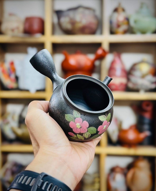 Ấm trà gốm Nhật Tokoname vẽ hoa trà lọc sase đẹp tinh tế