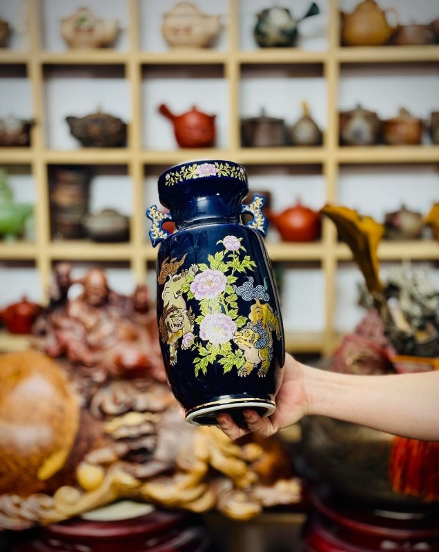 Bình gốm Nhật Bản Kutani vẽ Song Lân Đáo Mẫu Đơn