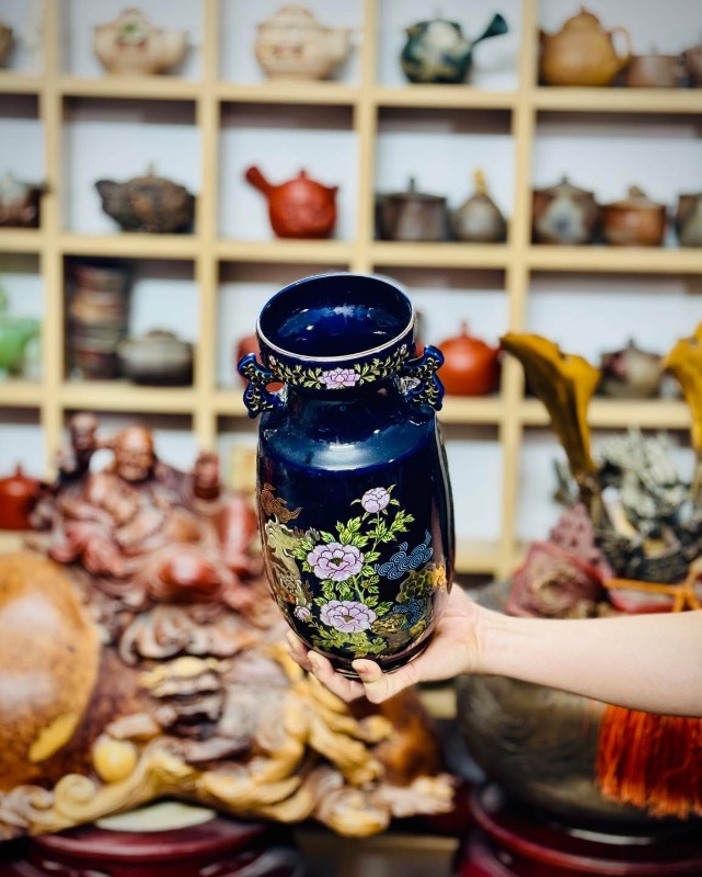 Bình gốm Nhật Bản Kutani vẽ Song Lân Đáo Mẫu Đơn