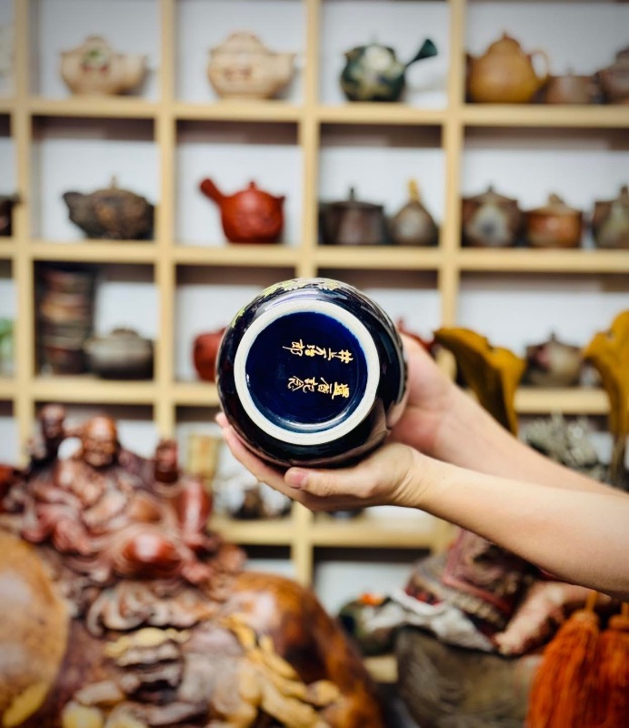 Bình gốm Nhật Bản Kutani vẽ Song Lân Đáo Mẫu Đơn