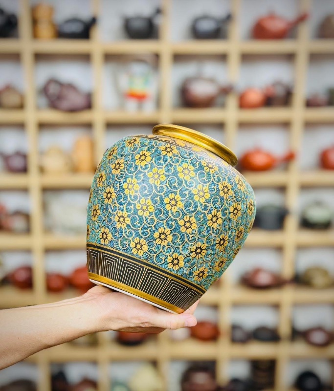 Bình gốm Nhật Kutani vẽ vàng men gấm đẹp tinh tế