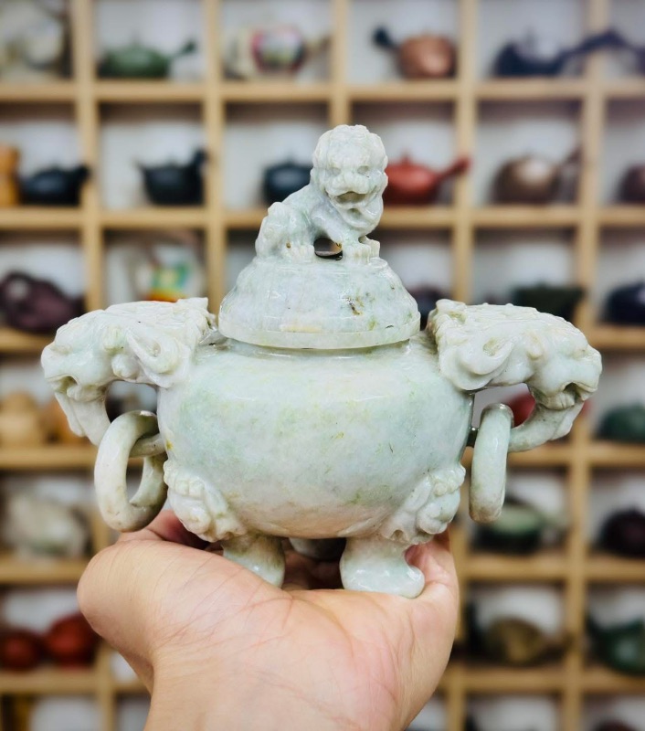 Đỉnh đá ngọc tự nhiên kỳ lân chân quỳ độc đáo