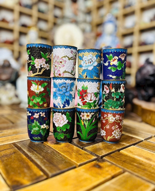 Set 12 chén đồng pháp lam thủ công 12 hoạ tiết khác nhau.